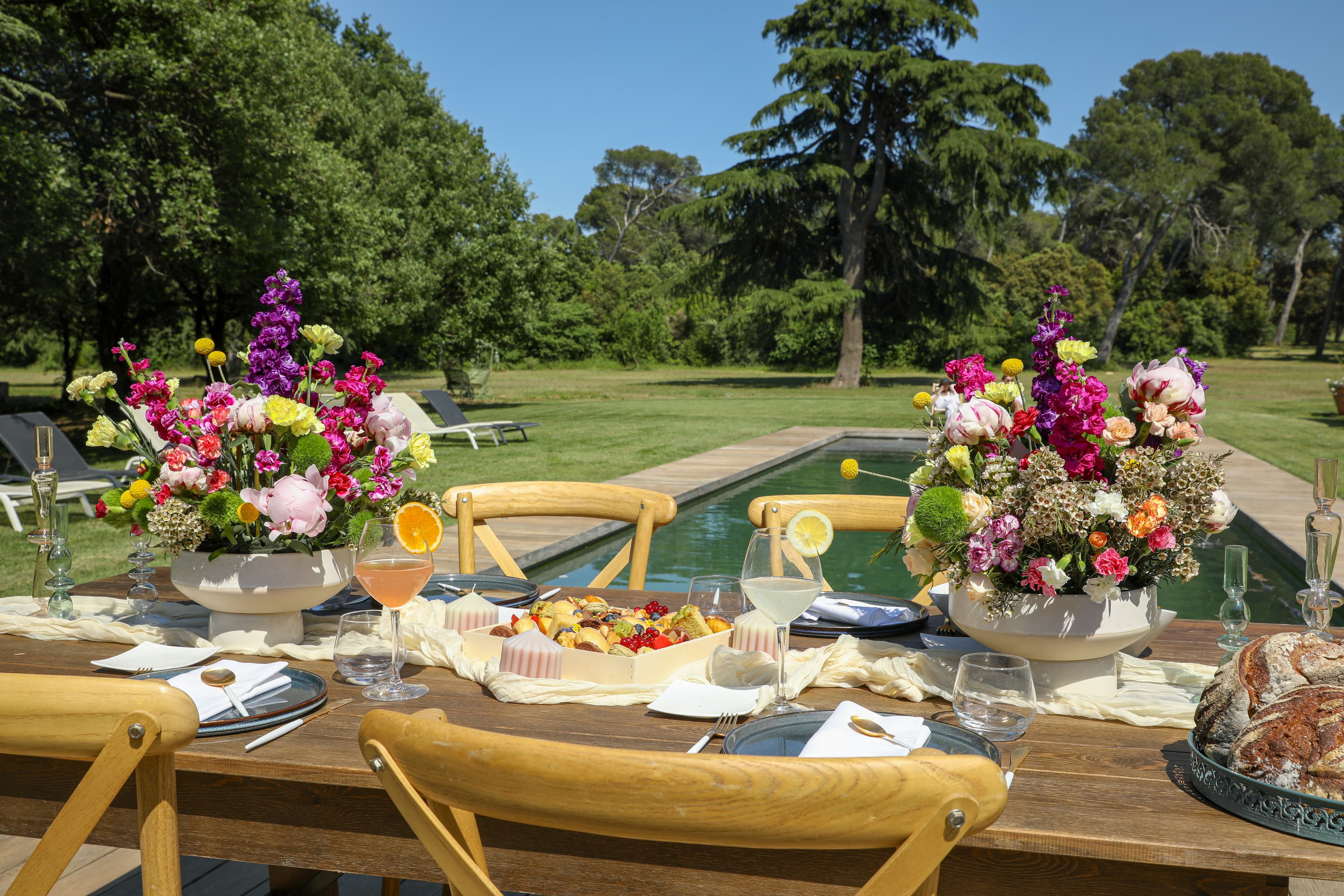 Gardens, courtyard and outdoor areas